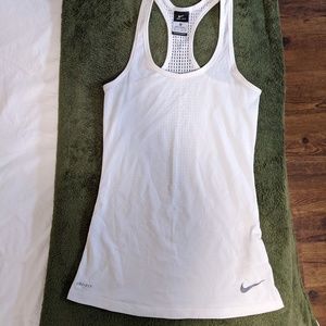 NIKE Women's Slim Fit Tank
